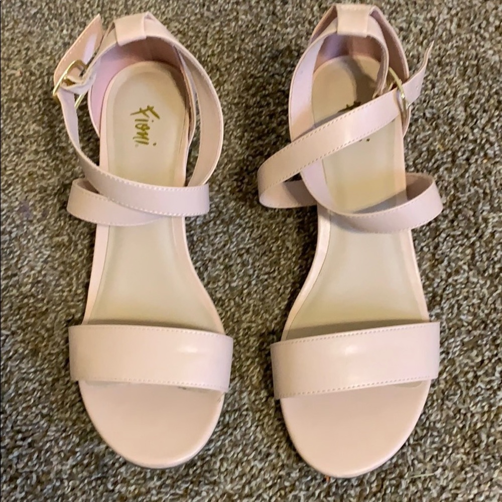 Pink wedges
